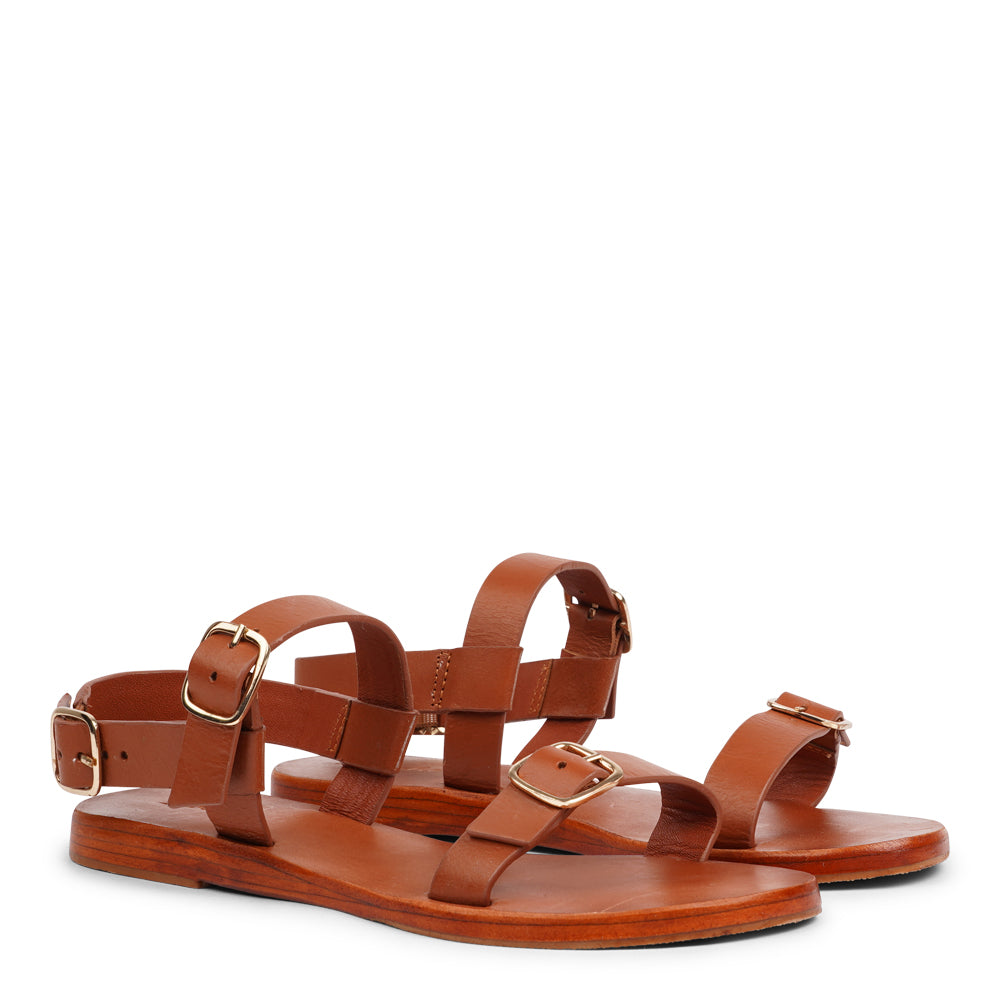 Meet Giglio, our handcrafted leather sandal designed for feminine style and everyday comfort. With three adjustable buckles for a personalized fit, Giglio combines form and function effortlessly.
Crafted from vegetable-tanned buffalo leather, the straps offer a soft yet durable feel, while the leather sole with rubber grip ensures stability with every step. Whether you're dressing up or going casual, Giglio is your perfect warm-weather companion.