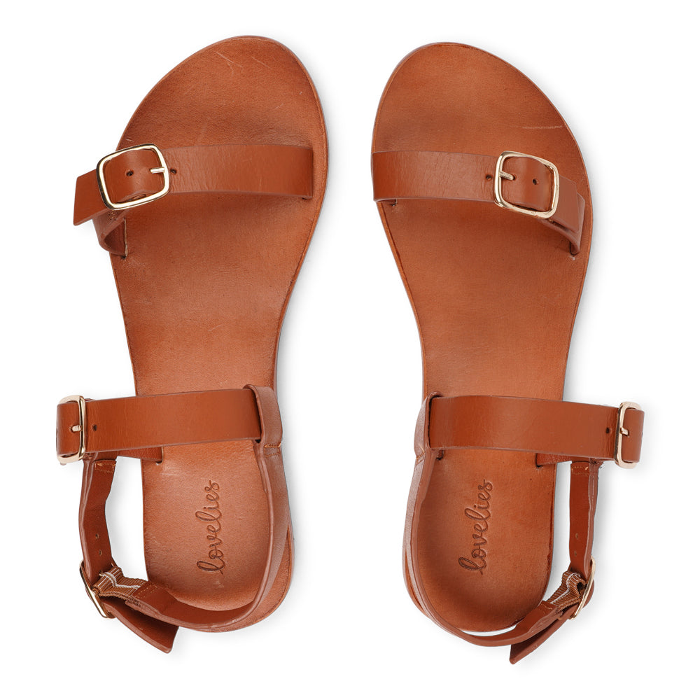 Meet Giglio, our handcrafted leather sandal designed for feminine style and everyday comfort. With three adjustable buckles for a personalized fit, Giglio combines form and function effortlessly.
Crafted from vegetable-tanned buffalo leather, the straps offer a soft yet durable feel, while the leather sole with rubber grip ensures stability with every step. Whether you're dressing up or going casual, Giglio is your perfect warm-weather companion.