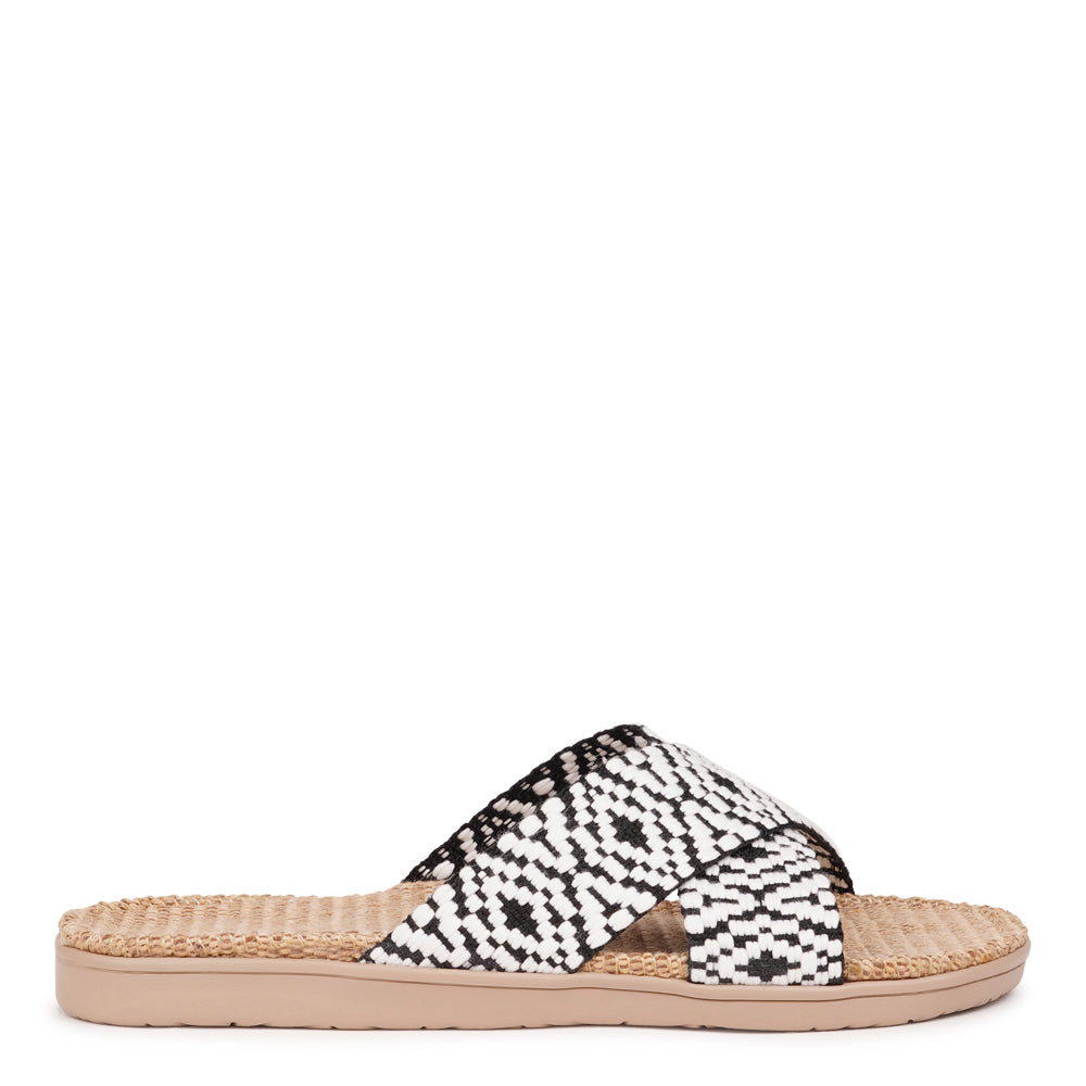 Lovelies Studio - The Gili sandal, a tribute to the serene Indonesian island that inspired its name. A sandal imbued with the essence of natural elegance, perfect for the summer season.
Slip into the Gili sandal and treat your feet to double-layered rubber soles that cushion every step with comfort. Its mid-sole featuring natural jute adds a dash of earthy elegance.