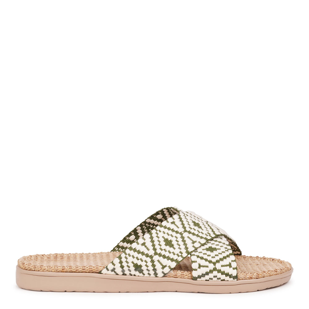 Lovelies Studio - The Gili sandal, a tribute to the serene Indonesian island that inspired its name. A sandal imbued with the essence of natural elegance, perfect for the summer season.
Slip into the Gili sandal and treat your feet to double-layered rubber soles that cushion every step with comfort. Its mid-sole featuring natural jute adds a dash of earthy elegance.