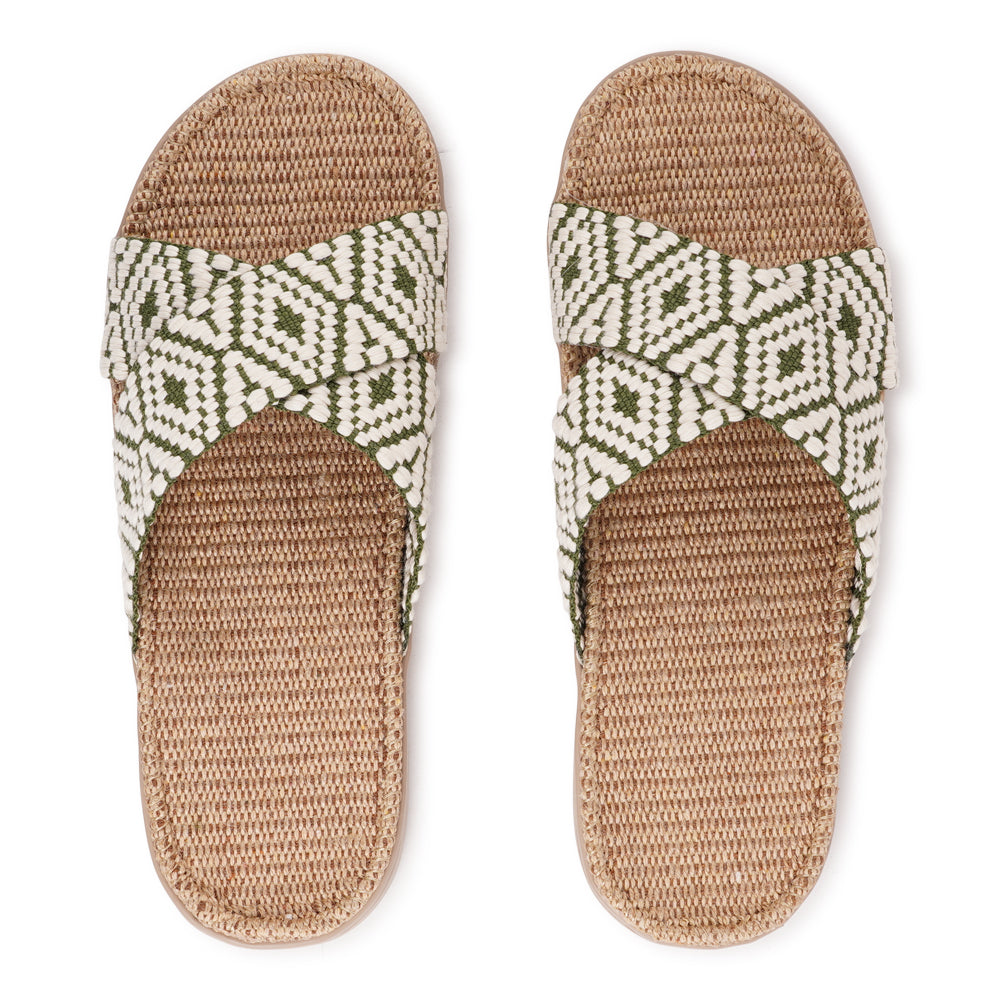Lovelies Studio - The Gili sandal, a tribute to the serene Indonesian island that inspired its name. A sandal imbued with the essence of natural elegance, perfect for the summer season.
Slip into the Gili sandal and treat your feet to double-layered rubber soles that cushion every step with comfort. Its mid-sole featuring natural jute adds a dash of earthy elegance.