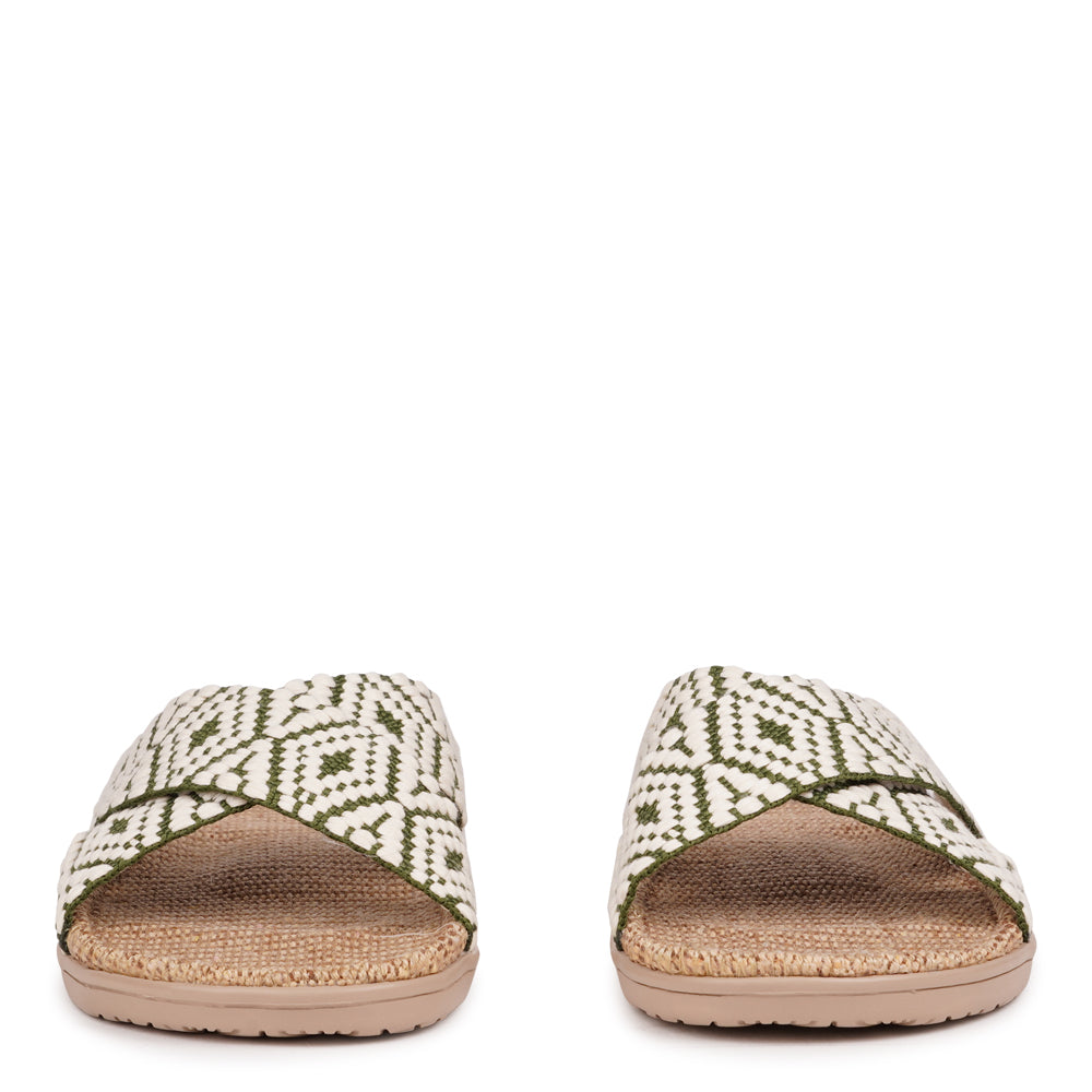 Lovelies Studio - The Gili sandal, a tribute to the serene Indonesian island that inspired its name. A sandal imbued with the essence of natural elegance, perfect for the summer season.
Slip into the Gili sandal and treat your feet to double-layered rubber soles that cushion every step with comfort. Its mid-sole featuring natural jute adds a dash of earthy elegance.