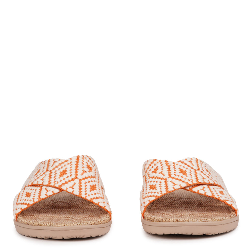 Lovelies Studio - The Gili sandal, a tribute to the serene Indonesian island that inspired its name. A sandal imbued with the essence of natural elegance, perfect for the summer season.
Slip into the Gili sandal and treat your feet to double-layered rubber soles that cushion every step with comfort. Its mid-sole featuring natural jute adds a dash of earthy elegance.