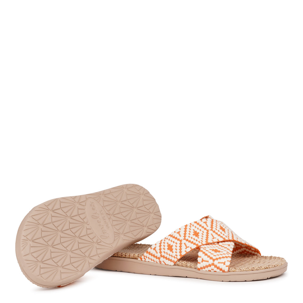 Lovelies Studio - The Gili sandal, a tribute to the serene Indonesian island that inspired its name. A sandal imbued with the essence of natural elegance, perfect for the summer season.
Slip into the Gili sandal and treat your feet to double-layered rubber soles that cushion every step with comfort. Its mid-sole featuring natural jute adds a dash of earthy elegance.