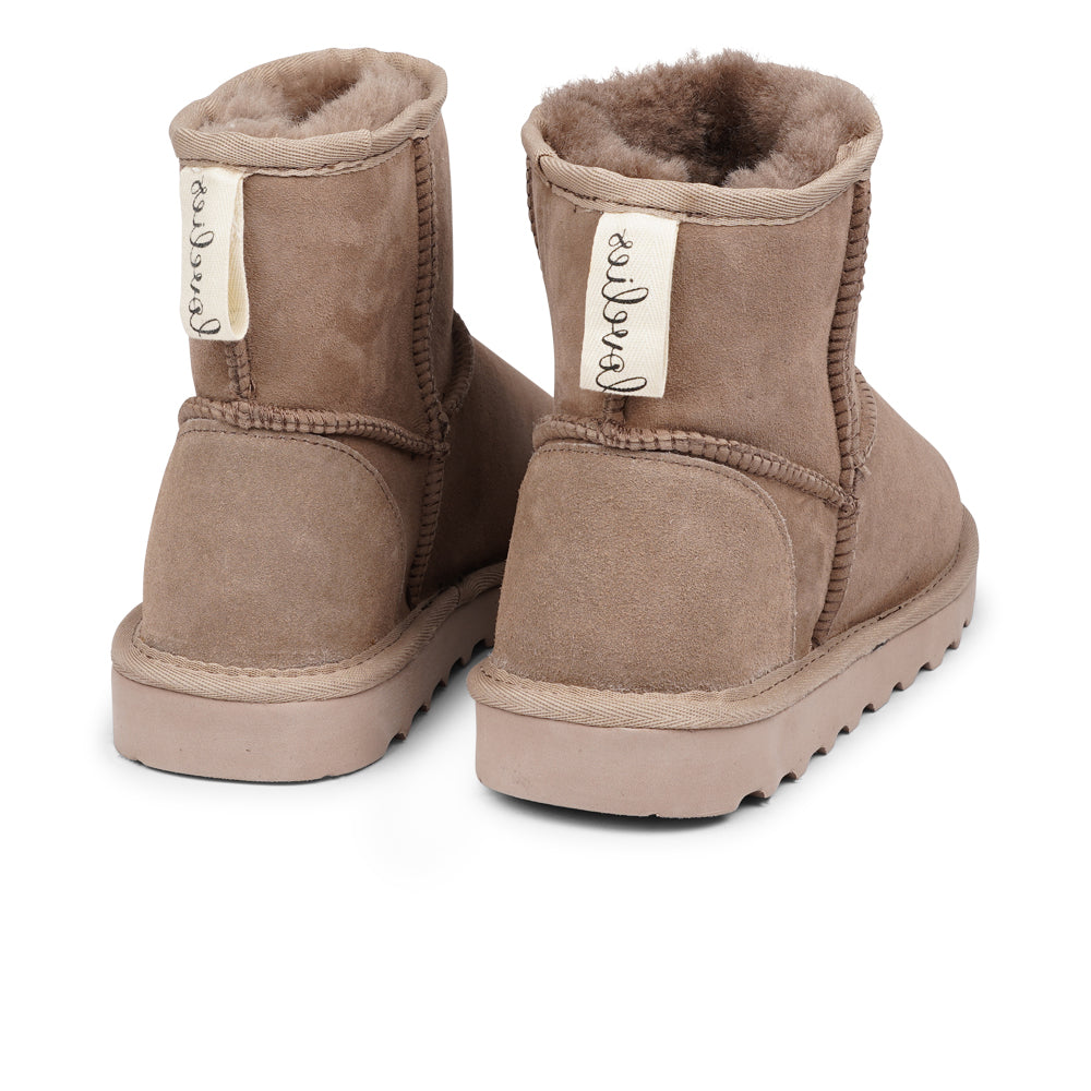 Lovelies Gower Shearling Boots aren't just a fashion statement; they're a statement of quality and environmental responsibility. We are proud to hold the LWG Environmental GOLD RATED Certification, a testament to our commitment to sustainable and eco-friendly practices.