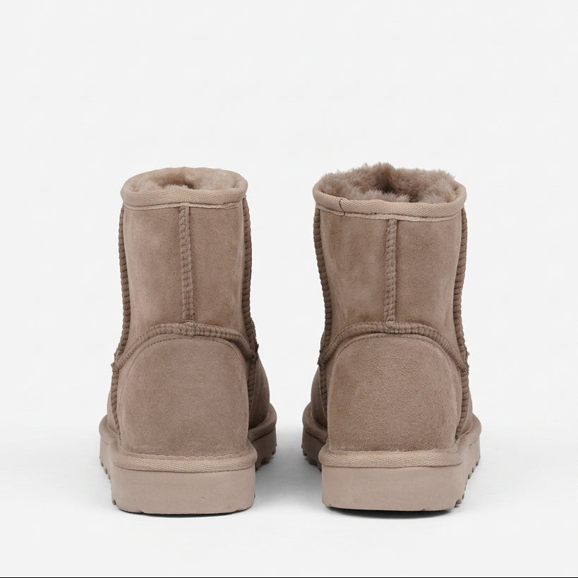 Lovelies Gower Shearling Boots aren't just a fashion statement; they're a statement of quality and environmental responsibility. We are proud to hold the LWG Environmental GOLD RATED Certification, a testament to our commitment to sustainable and eco-friendly practices.
