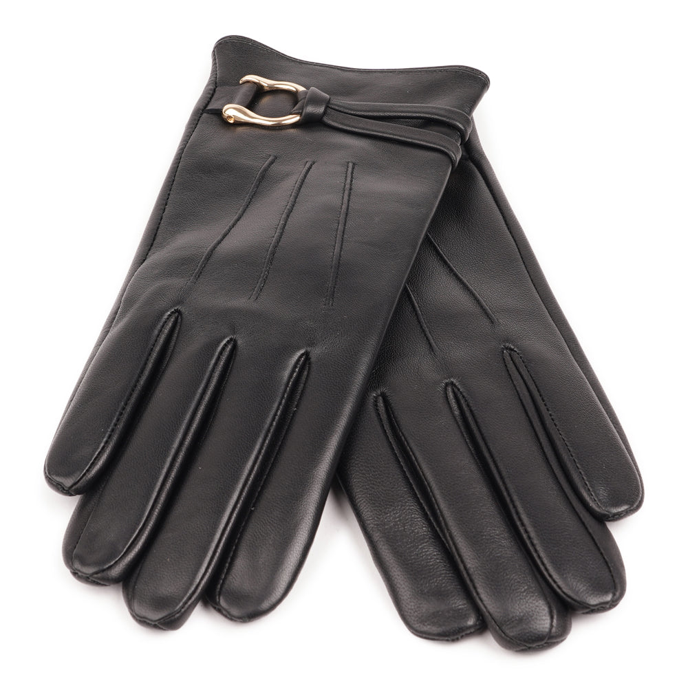 A refined leather glove finished with a sleek D-ring detail for a subtle statement of style. Soft, supple, and beautifully tailored, GUGNO brings a touch of edge to a classic silhouette - perfect for adding polish to any cold-weather look.