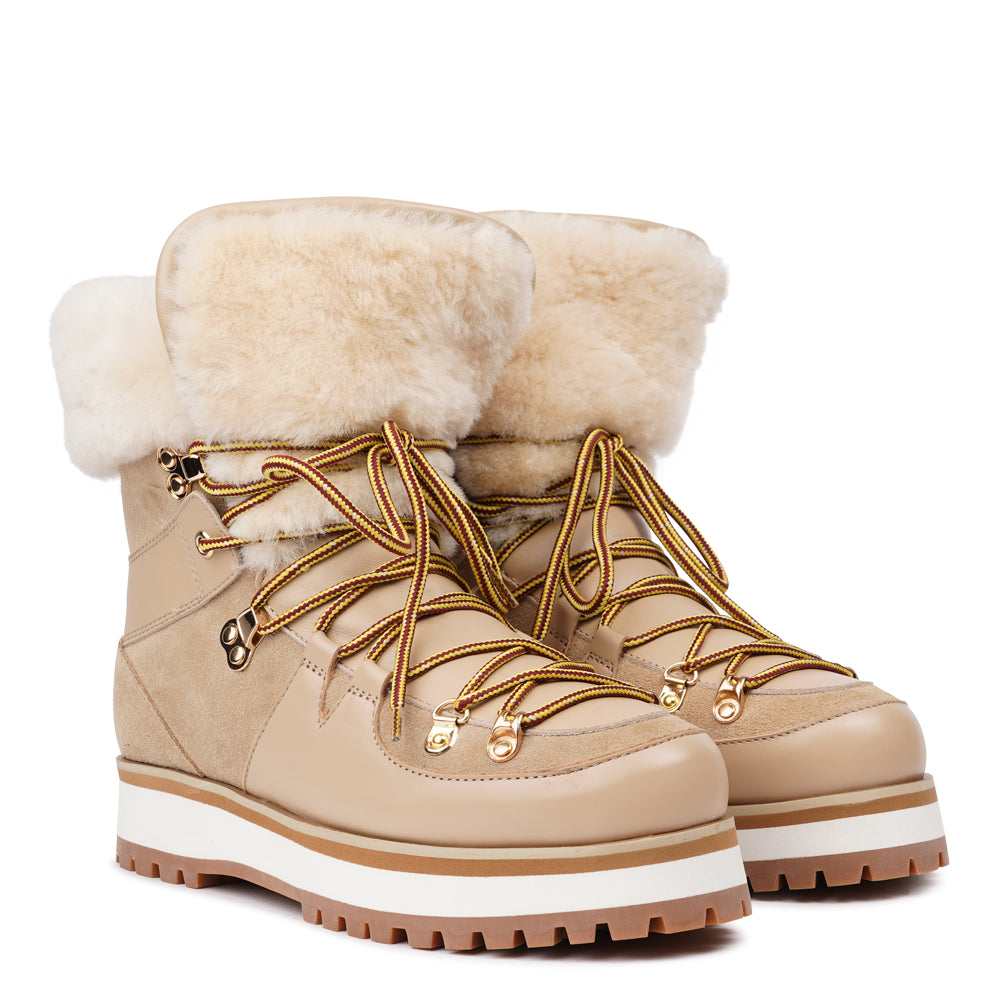 Meet the Mount Q, a trekking boot that defines luxury and performance. These boots are a testament to the finest craftsmanship, using high-end leather that's not only elegant but incredibly durable.
The addition of shearling details not only adds a touch of beauty but also keeps your feet warm and cozy during winter adventures. What's more, the robust rubber soles provide unmatched traction, making these boots perfect for icy winters. Elevate your outdoor experiences with the Mount Q, where style mee