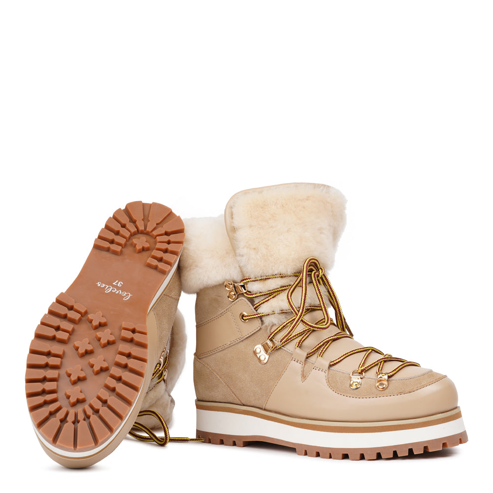 Meet the Mount Q, a trekking boot that defines luxury and performance. These boots are a testament to the finest craftsmanship, using high-end leather that's not only elegant but incredibly durable.
The addition of shearling details not only adds a touch of beauty but also keeps your feet warm and cozy during winter adventures. What's more, the robust rubber soles provide unmatched traction, making these boots perfect for icy winters. Elevate your outdoor experiences with the Mount Q, where style mee