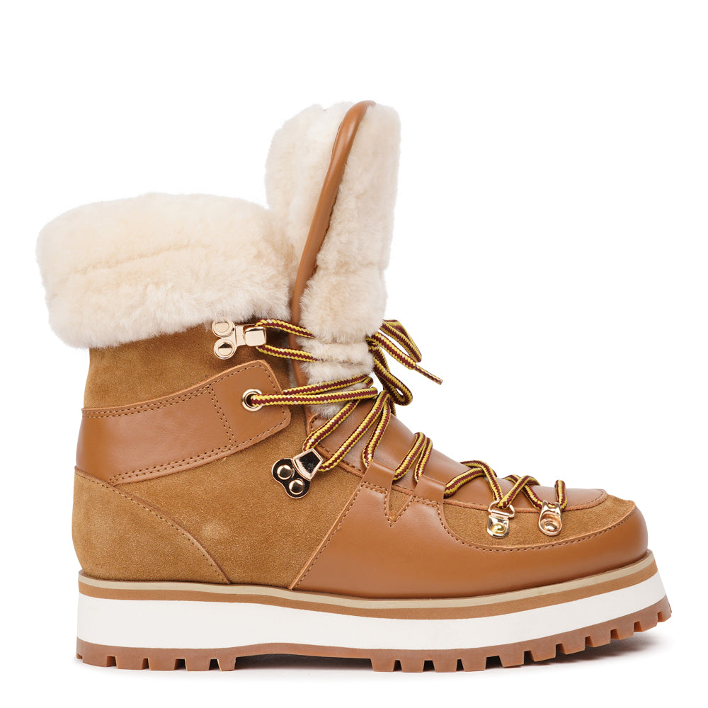 Meet the Mount Q, a trekking boot that defines luxury and performance. These boots are a testament to the finest craftsmanship, using high-end leather that's not only elegant but incredibly durable.
The addition of shearling details not only adds a touch of beauty but also keeps your feet warm and cozy during winter adventures. What's more, the robust rubber soles provide unmatched traction, making these boots perfect for icy winters. Elevate your outdoor experiences with the Mount Q, where style mee
