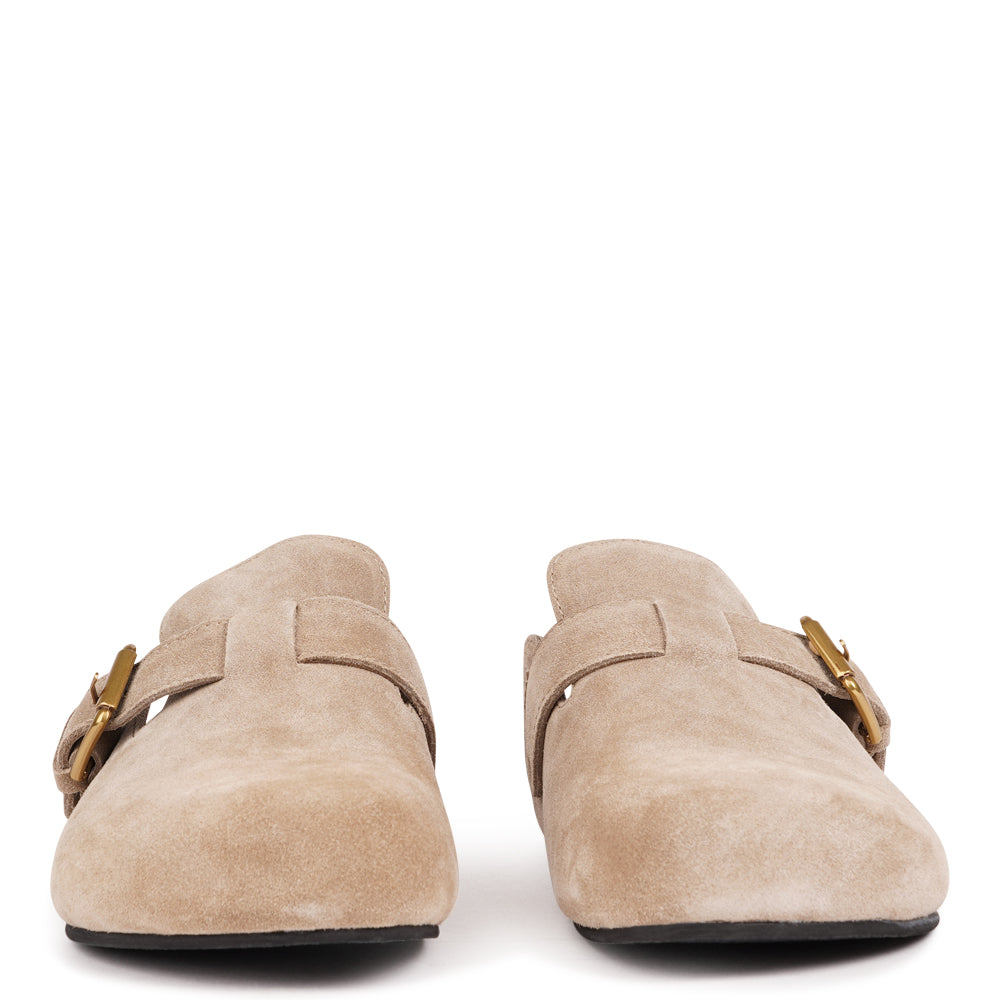 Lovelies Studio Step into effortless style and all-day comfort with our Kamakura Mules – designed for those who value quality, durability, and a flawless fit. These refined slip-ons combine premium materials with thoughtful construction, making them your go-to choice for both everyday wear and relaxed sophistication.