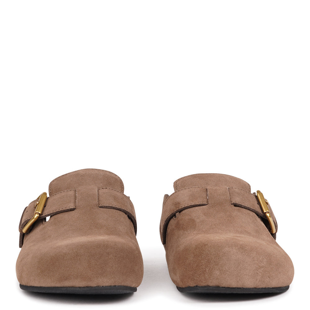 Step into effortless style and all-day comfort with our Kamakura Mules – designed for those who value quality, durability, and a flawless fit. These refined slip-ons combine premium materials with thoughtful construction, making them your go-to choice for both everyday wear and relaxed sophistication.
Built on a durable rubber outsole for long-lasting wear and reliable grip, the Kamakura Mules feature a soft, suede-covered PU midsole that cushions your step and naturally adapts to your foot’s shape over ti