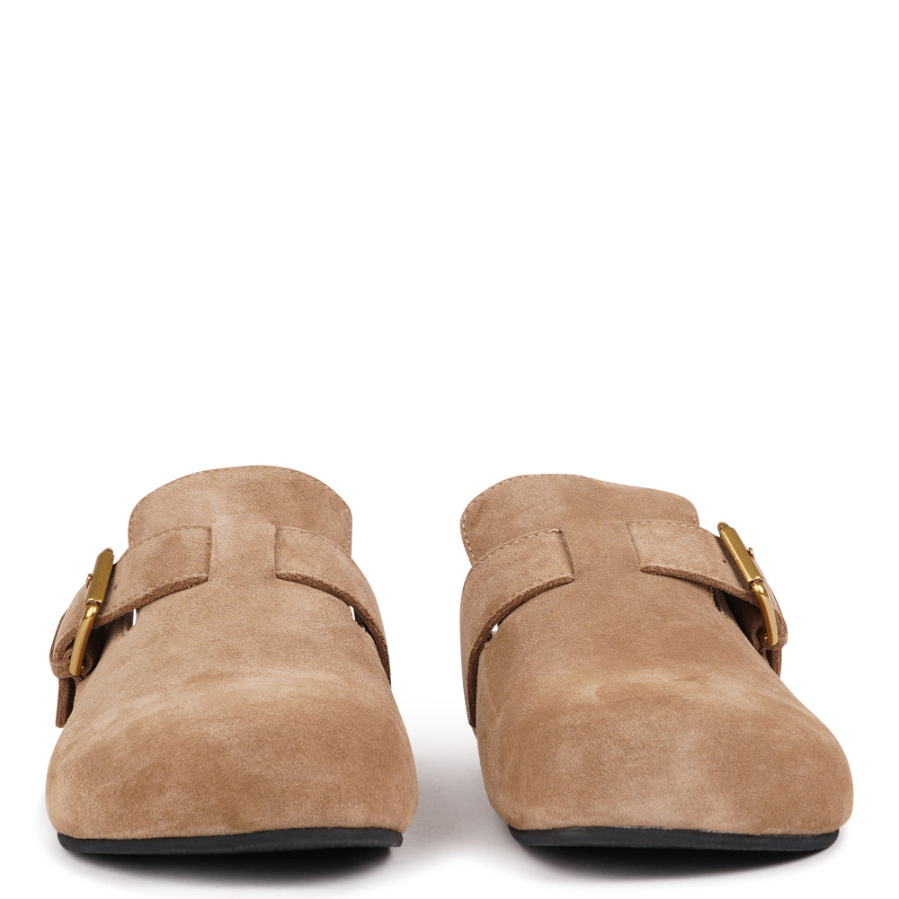 Step into effortless style and all-day comfort with our Kamakura Mules – designed for those who value quality, durability, and a flawless fit. These refined slip-ons combine premium materials with thoughtful construction, making them your go-to choice for both everyday wear and relaxed sophistication.
Built on a durable rubber outsole for long-lasting wear and reliable grip, the Kamakura Mules feature a soft, suede-covered PU midsole that cushions your step and naturally adapts to your foot’s shape over ti