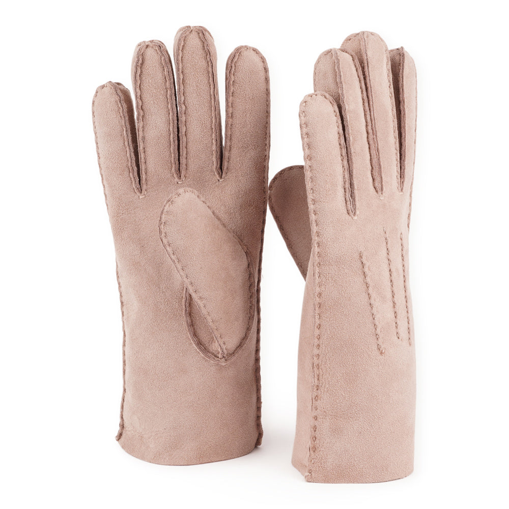 Elevate your winter wardrobe with our luxurious Kelly Shearling Gloves. Crafted from supple sheep leather, these gloves are designed to provide you with both style and warmth during the colder months.
These gloves are uniquely long and slim, providing a sleek and feminine silhouette that not only keeps you warm but also adds a chic touch to any outfit.