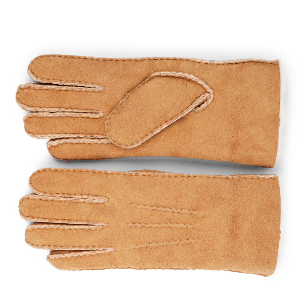 Elevate your winter wardrobe with our luxurious Kelly Shearling Gloves. Crafted from supple sheep leather, these gloves are designed to provide you with both style and warmth during the colder months.
These gloves are uniquely long and slim, providing a sleek and feminine silhouette that not only keeps you warm but also adds a chic touch to any outfit.