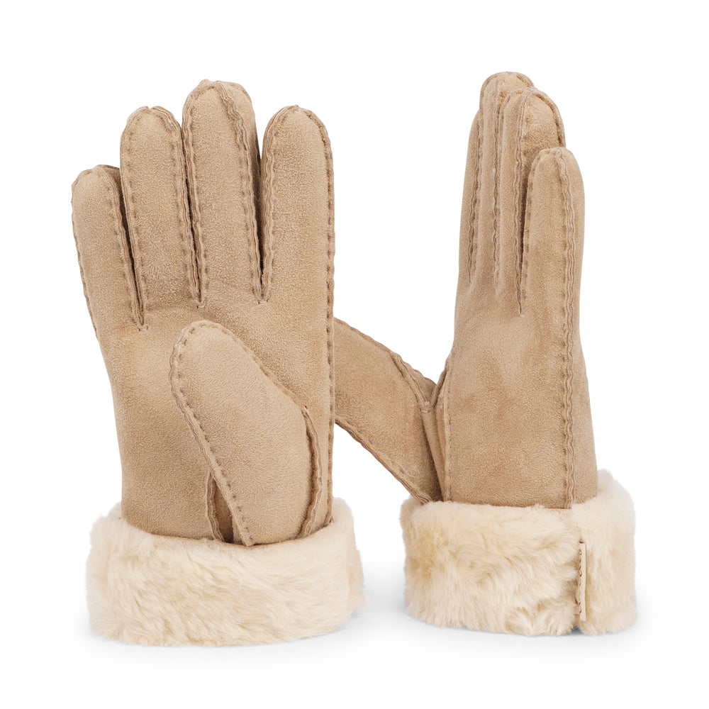 Elevate your winter wardrobe with our luxurious Kelly Shearling Gloves. Crafted from supple sheep leather, these gloves are designed to provide you with both style and warmth during the colder months.
These gloves are uniquely long and slim, providing a sleek and feminine silhouette that not only keeps you warm but also adds a chic touch to any outfit.