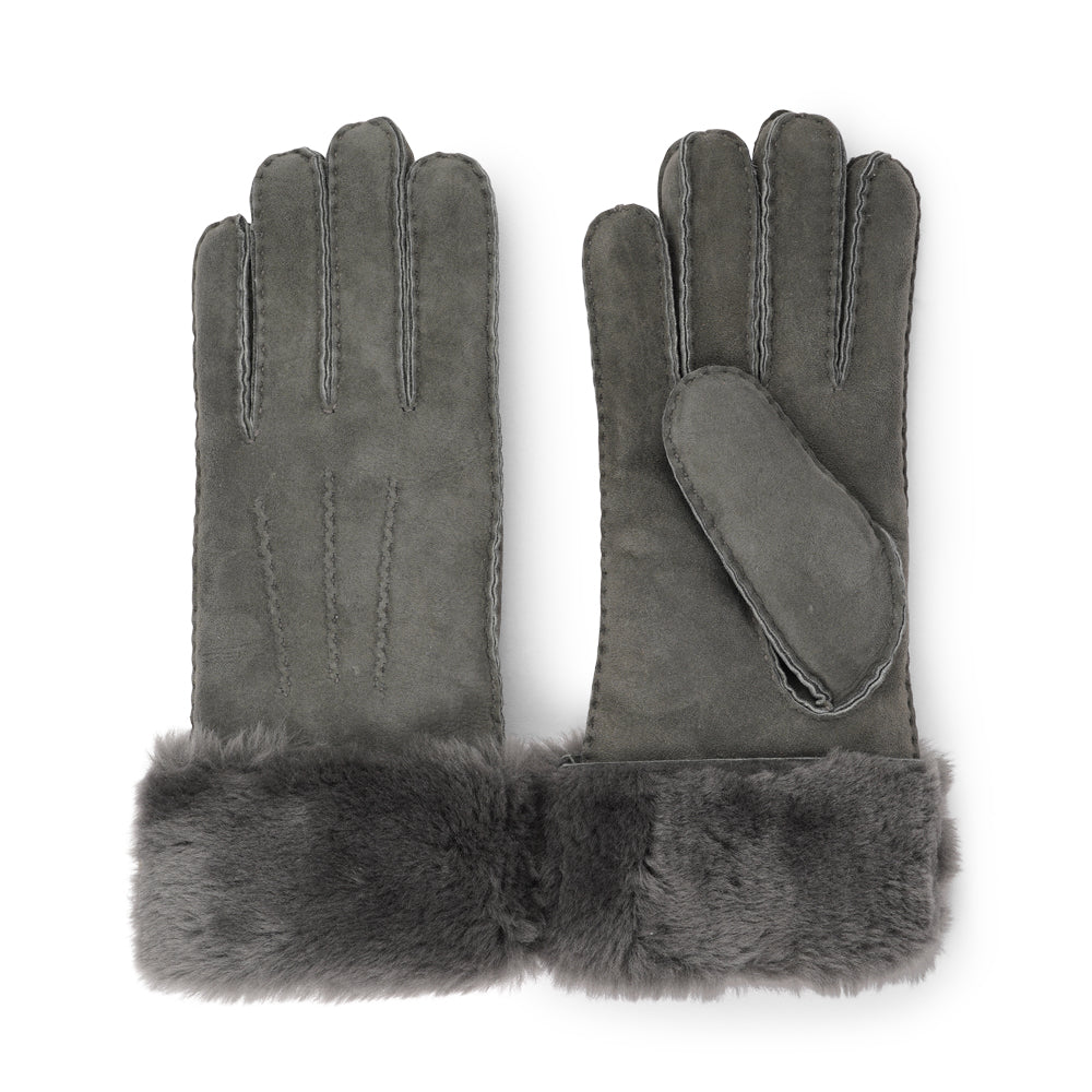 Lovelies Studio - Enhance your winter style with our luxurious Kelly Long Shearling Gloves. Made from soft sheep leather, these gloves offer a perfect blend of sophistication and warmth for the colder seasons.
Their elongated, slim design creates a sleek, feminine silhouette, ensuring you stay cozy while adding a chic, polished finish to any outfit.