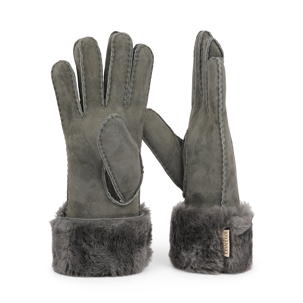 Lovelies Studio - Enhance your winter style with our luxurious Kelly Long Shearling Gloves. Made from soft sheep leather, these gloves offer a perfect blend of sophistication and warmth for the colder seasons.
Their elongated, slim design creates a sleek, feminine silhouette, ensuring you stay cozy while adding a chic, polished finish to any outfit.