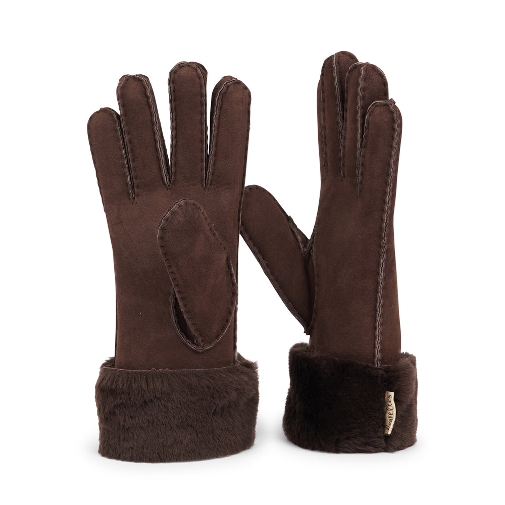 Lovelies Studio - Enhance your winter style with our luxurious Kelly Long Shearling Gloves. Made from soft sheep leather, these gloves offer a perfect blend of sophistication and warmth for the colder seasons.
Their elongated, slim design creates a sleek, feminine silhouette, ensuring you stay cozy while adding a chic, polished finish to any outfit.