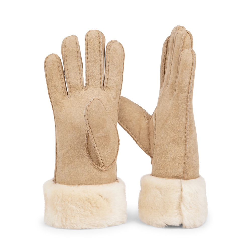 Lovelies Studio - Enhance your winter style with our luxurious Kelly Long Shearling Gloves. Made from soft sheep leather, these gloves offer a perfect blend of sophistication and warmth for the colder seasons.
Their elongated, slim design creates a sleek, feminine silhouette, ensuring you stay cozy while adding a chic, polished finish to any outfit.