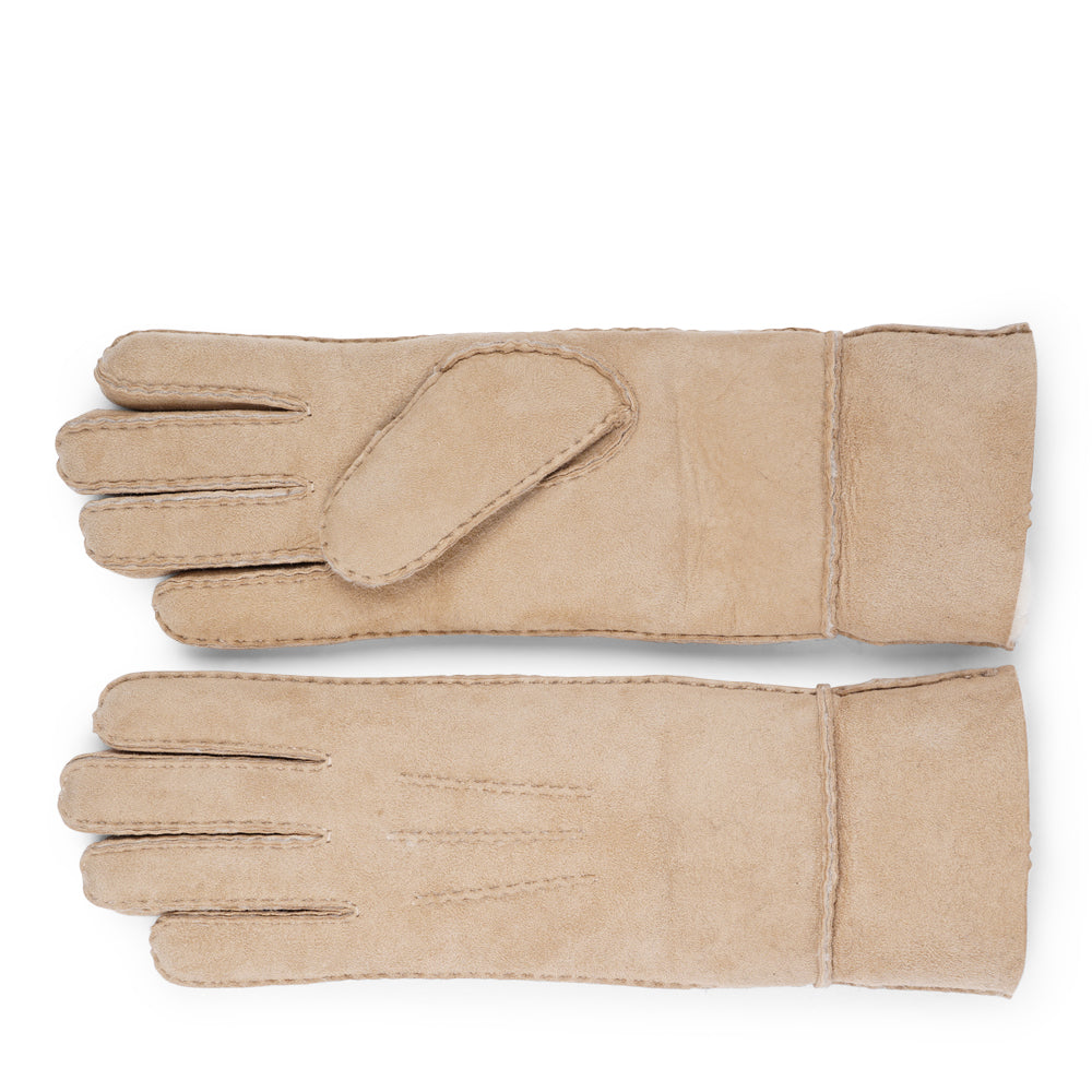 Lovelies Studio - Enhance your winter style with our luxurious Kelly Long Shearling Gloves. Made from soft sheep leather, these gloves offer a perfect blend of sophistication and warmth for the colder seasons.
Their elongated, slim design creates a sleek, feminine silhouette, ensuring you stay cozy while adding a chic, polished finish to any outfit.