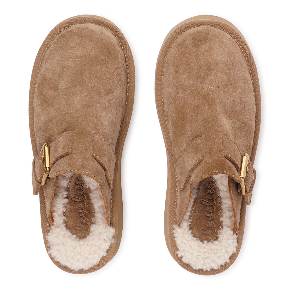 Lovelies Studio - Kokubo – Suede Mules with Adjustable Buckle
Meet Kokubo — a pair of mules that redefine everyday comfort with understated elegance. What makes them special is the plush shearling insole that gently cushions your feet, offering natural warmth and luxurious softness, even on a cold days.
Crafted from premium suede and finished with a durable rubber sole, the Kokubo mules combine style, comfort, and longevity in one effortless design.