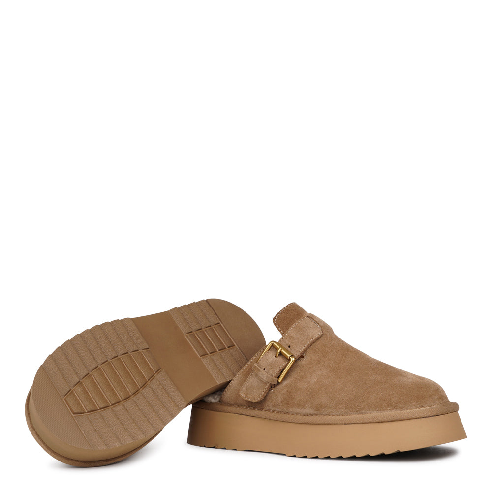 Lovelies Studio - Kokubo – Suede Mules with Adjustable Buckle
Meet Kokubo — a pair of mules that redefine everyday comfort with understated elegance. What makes them special is the plush shearling insole that gently cushions your feet, offering natural warmth and luxurious softness, even on a cold days.
Crafted from premium suede and finished with a durable rubber sole, the Kokubo mules combine style, comfort, and longevity in one effortless design.