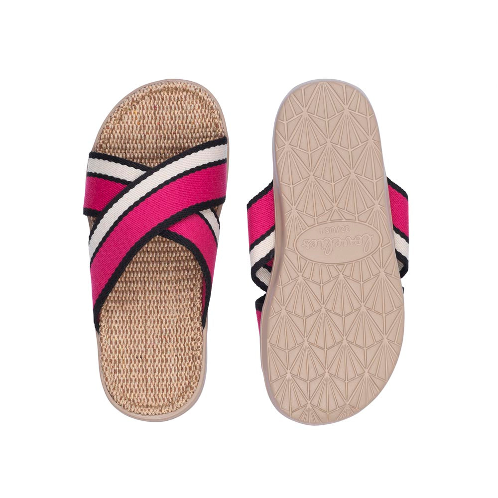 Summer sandals from danish brand Lovelies. The rubber sole is nice and soft which makes the sandal very comfortable. The inner sole is covered with woven jute and the straps are med of fine cotton. Sandal with woven straps. Harmal sandal from Lovelies in Denmark. The beautiful sandal is made of a soft rubber sole with natural jute and woven cotton straps.The soft inner sole is covered with jute.