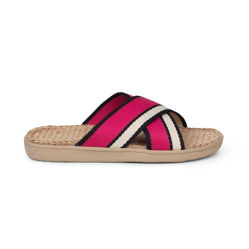 Summer sandals from danish brand Lovelies. The rubber sole is nice and soft which makes the sandal very comfortable. The inner sole is covered with woven jute and the straps are med of fine cotton. Sandal with woven straps. Harmal sandal from Lovelies in Denmark. The beautiful sandal is made of a soft rubber sole with natural jute and woven cotton straps.The soft inner sole is covered with jute.