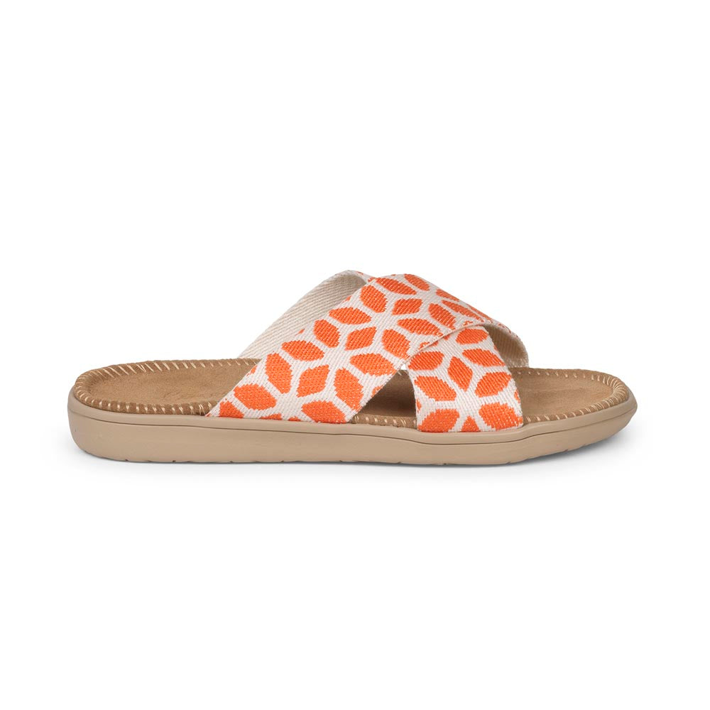 Summer sandals from danish brand Lovelies. The rubber sole is nice and soft which makes the sandal very comfortable. The inner sole is covered with woven jute and the straps are med of fine cotton. Sandal with woven straps. Harmal sandal from Lovelies in Denmark. The beautiful sandal is made of a soft rubber sole with natural jute and woven cotton straps.The soft inner sole is covered with jute.