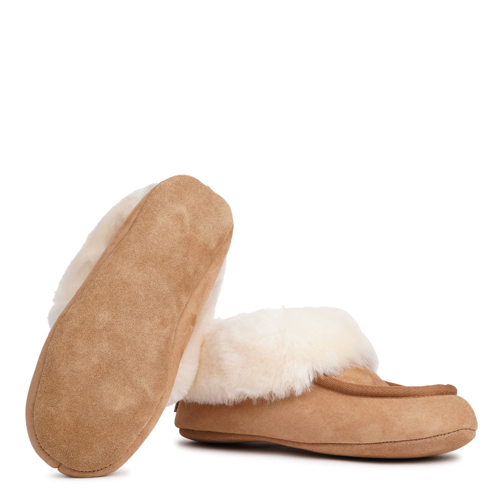 LoCrafted from 100% premium sheepskin, the Locanda Shearling Moccasins blend refined elegance with everyday practicality — offering natural warmth, breathability, and comfort that adapts beautifully to every season.
We’re proud to share that the Locanda Shearling Moccasins are LWG Environmental GOLD Rated, reflecting our dedication to responsible craftsmanship and sustainable practices.
Step into the world of Locanda and discover footwear that goes beyond the ordinary — timeless in design, irresistibly soft
