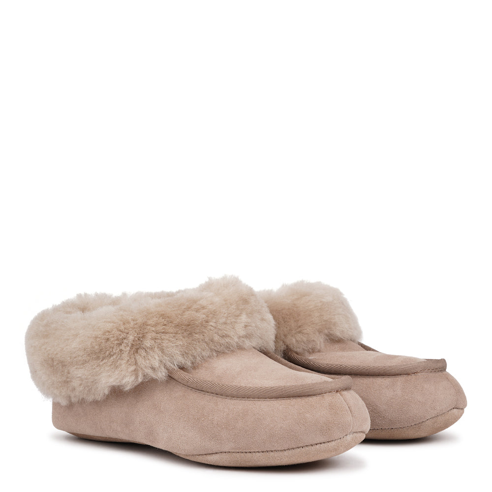 Lovelies Studio, Where Style Meets Exceptional Comfort Crafted from 100% premium sheepskin, the Locanda Shearling Moccasins blend refined elegance with everyday practicality — offering natural warmth, breathability, and comfort that adapts beautifully to every season.
We’re proud to share that the Locanda Shearling Moccasins are LWG Environmental GOLD Rated, reflecting our dedication to responsible craftsmanship and sustainable practices.