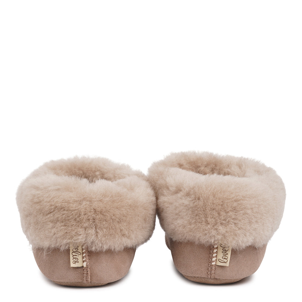 Lovelies Studio, Where Style Meets Exceptional Comfort Crafted from 100% premium sheepskin, the Locanda Shearling Moccasins blend refined elegance with everyday practicality — offering natural warmth, breathability, and comfort that adapts beautifully to every season.
We’re proud to share that the Locanda Shearling Moccasins are LWG Environmental GOLD Rated, reflecting our dedication to responsible craftsmanship and sustainable practices.