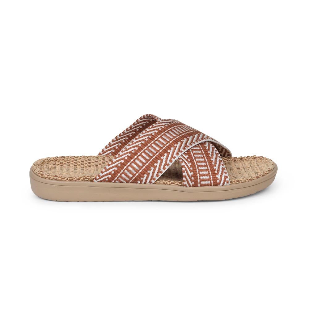 Summer sandals from danish brand Lovelies. The rubber sole is nice and soft which makes the sandal very comfortable. The inner sole is covered with woven jute and the straps are med of fine cotton. Sandal with woven straps. Harmal sandal from Lovelies in Denmark. The beautiful sandal is made of a soft rubber sole with natural jute and woven cotton straps.The soft inner sole is covered with jute.