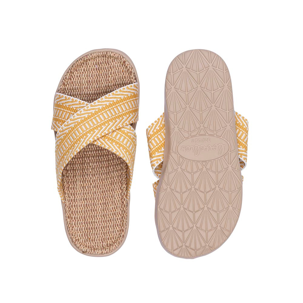 Summer sandals from danish brand Lovelies. The rubber sole is nice and soft which makes the sandal very comfortable. The inner sole is covered with woven jute and the straps are med of fine cotton. Sandal with woven straps. Harmal sandal from Lovelies in Denmark. The beautiful sandal is made of a soft rubber sole with natural jute and woven cotton straps.The soft inner sole is covered with jute.