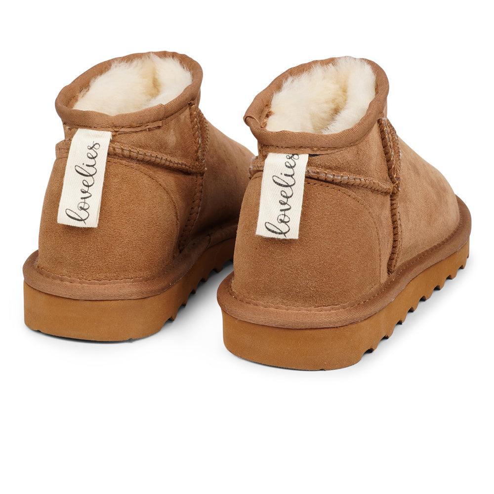 Majura Shearling Boots aren't just a fashion statement; they're a statement of quality and environmental responsibility. We are proud to hold the LWG Environmental GOLD RATED Certification, a testament to our commitment to sustainable and eco-friendly practices.