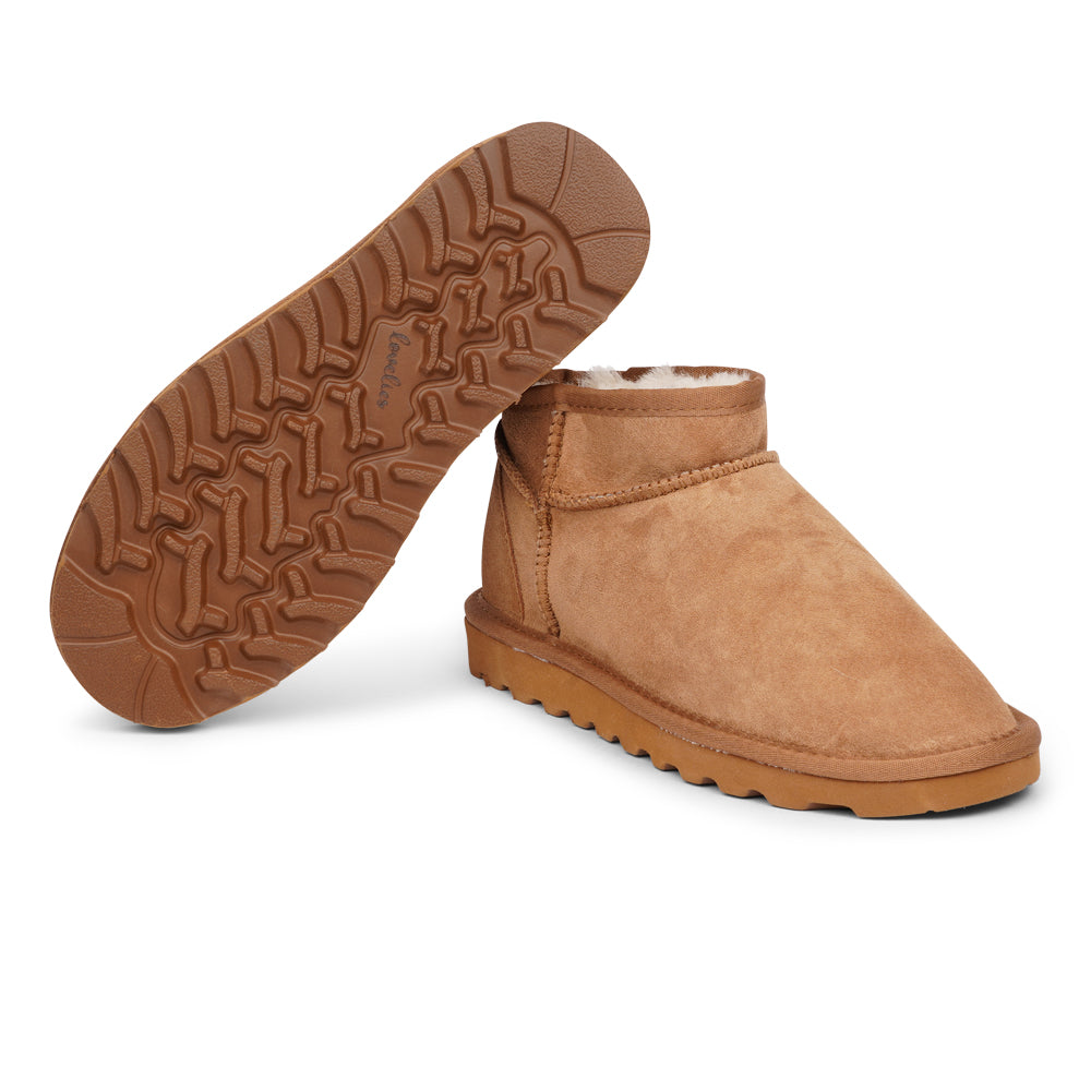 Majura Shearling Boots aren't just a fashion statement; they're a statement of quality and environmental responsibility. We are proud to hold the LWG Environmental GOLD RATED Certification, a testament to our commitment to sustainable and eco-friendly practices.