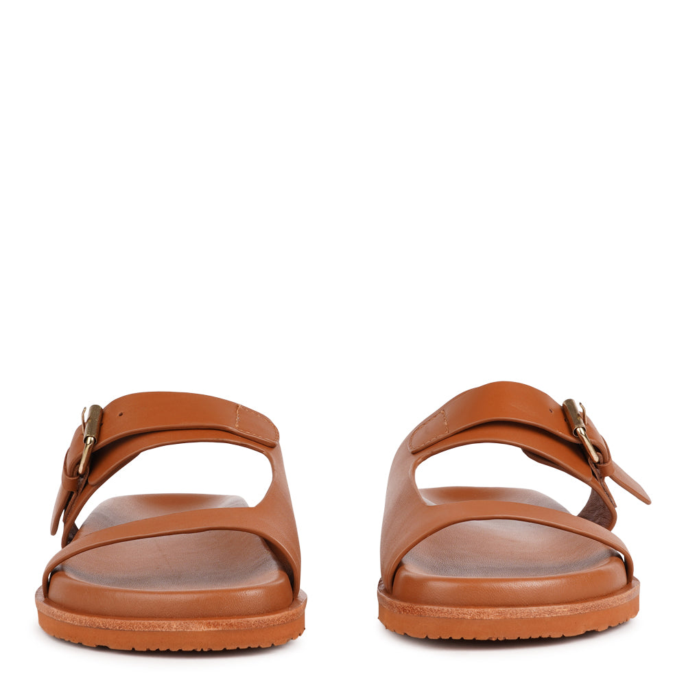 Lovelies - Marina - a beautifully handcrafted leather sandal that blends feminine elegance with everyday comfort. Designed with a single adjustable strap, it offers a secure, personalized fit that moves effortlessly with you throughout the day.
Crafted from vegetable-tanned buffalo leather, the soft yet durable straps are made to age beautifully over time. Finished with a discreet rubber grip, Marina provides stability and ease - perfect for both relaxed daytime wear and more refined evening looks.