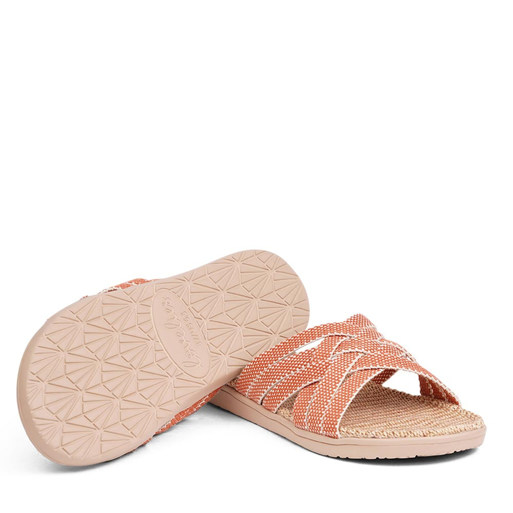 Discover the captivating Matara sandal, named after the enchanting beach of Sri Lanka.  This sumptuous sandal is composed of luxuriantly soft and resilient gum rubber, with a natural jute innersole. The closely woven cotton straps infuse a delicate and fanciful aesthetic, providing an effortless sophistication for any ensemble.  With its delicate and soft fabrics, you feel at ease and elegant at the same time.