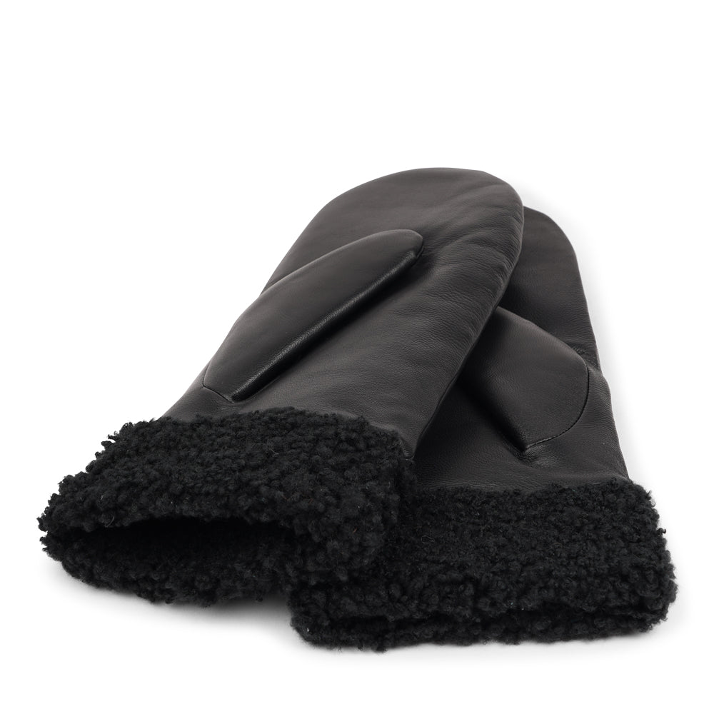 The Matera mittens are a perfect blend of elegance and warmth, crafted from premium leather and lined with soft, curly shearling.
Their feminine design offers both style and comfort, making them an ideal choice for chilly days. With a luxurious feel and timeless look, these mittens are a chic winter essential.