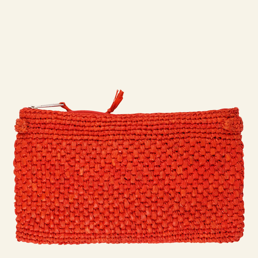 Meliso, the little charming clutch fashioned from luxurious raffia sourced from Madagascar.
Raffia, derived from the resilient leaves of the palm tree, is celebrated for its versatility and eco-conscious qualities, making it a sought-after material in the realm of fashion accessories.
Handcrafted with precision, raffia handbags epitomize a blend of casual sophistication, suitable for a myriad of occasions, be it a leisurely outing or a formal affair. The subtle texture and natural hues of raffia lend an u