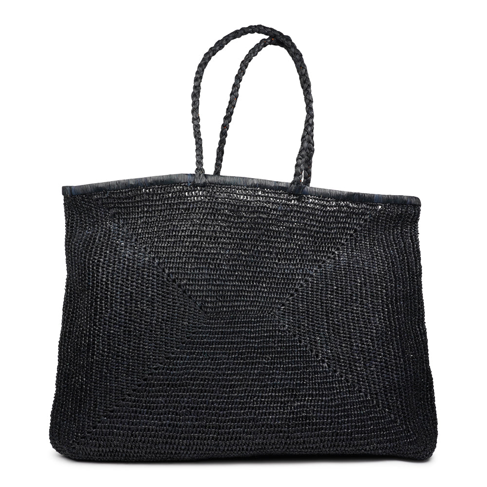 Raffia is a versatile and sustainable material that has become increasingly popular in the world of handbags. Derived from the leaves of the raffia palm tree, this natural fiber offers a unique blend of durability, flexibility, and eco-friendliness.
Handbags crafted from raffia exude a relaxed yet chic vibe, perfect for both casual outings and more formal occasions. The material's subtle texture and earthy tones add a touch of natural elegance to any ensemble, making it a favorite choice for fashion-forwar