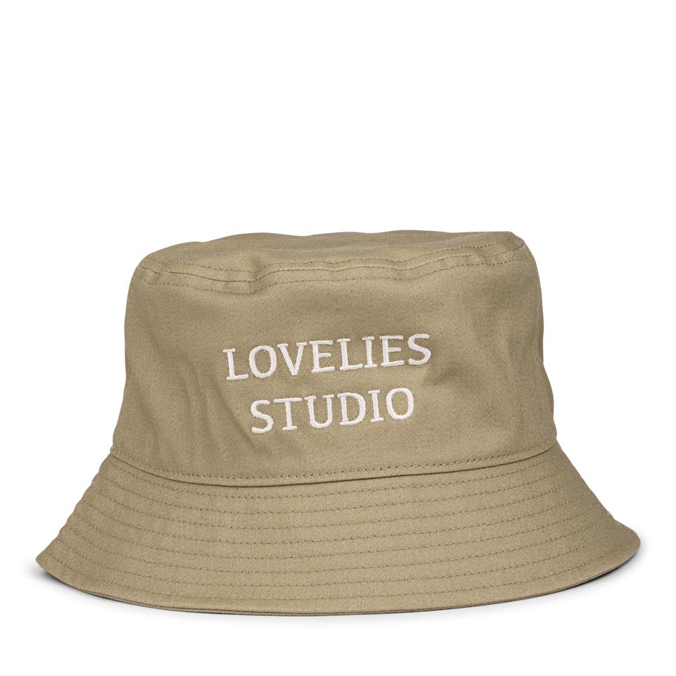 MUCCIA — Cotton Bucket Hat w/ Embroidery
Meet your new favorite hat. The Muccia Bucket Hat combines the soft, textured feel of cotton with the signature Lovelies embroidered logo for a look that's laid-back yet effortlessly stylish.
Perfect for sunny days, casual outings, or whenever you want to add a little character to your outfit.