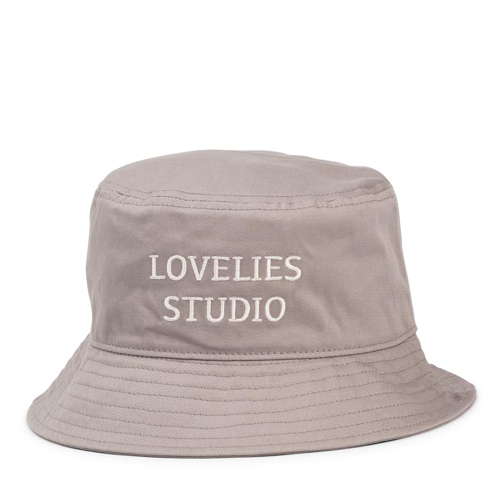 MUCCIA — Cotton Bucket Hat w/ Embroidery
Meet your new favorite hat. The Muccia Bucket Hat combines the soft, textured feel of cotton with the signature Lovelies embroidered logo for a look that's laid-back yet effortlessly stylish.
Perfect for sunny days, casual outings, or whenever you want to add a little character to your outfit.