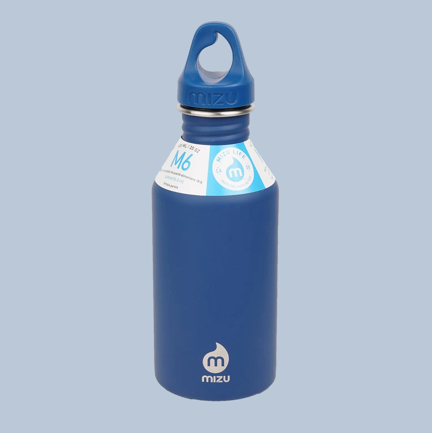 600 ml single wall stainless steel bottle with a black loop cap. The M6 stainless steel bottle from Mizu has the perfect size and will fit perfect in your car or in your sports bag. Insulated: No Material: Stainless steel (18/8) BRA free Volume: 20 oz / 600 ml Height: 215 mm Diameter: 70 mm Weight: 180 gr Fits in a cup holder: Yes We just love the mantra at Mizu which goes like this: Enjoy the journey. Leave nothing behind.