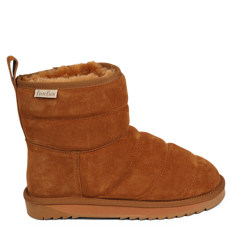 Lovelies - Nebo - Nebo, the epitome of cozy chic, is here to elevate your autumn and winter footwear game. These mid-high shearling boots are designed to envelop your feet in softness and warmth, making every step a delight. Crafted with both comfort and durability in mind, Nebo boasts a soft and resilient rubber sole that's perfect for tackling wintery conditions.
