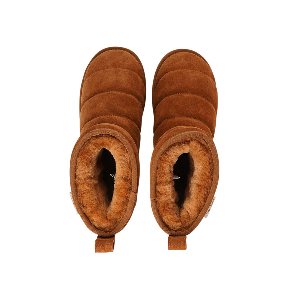 Lovelies - Nebo - Nebo, the epitome of cozy chic, is here to elevate your autumn and winter footwear game. These mid-high shearling boots are designed to envelop your feet in softness and warmth, making every step a delight. Crafted with both comfort and durability in mind, Nebo boasts a soft and resilient rubber sole that's perfect for tackling wintery conditions.