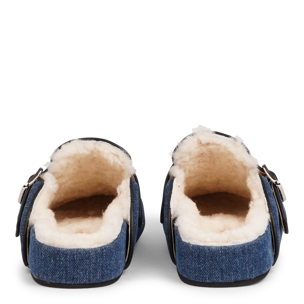 Lovelies Studio - The Nesso Denim Mules are the epitome of luxurious comfort and style. Crafted with a beautiful denim upper, these exclusive mules feature an adjustable buckle for a customized fit. Lined with soft curly shearling, they provide warmth and a cozy feel, perfect for cooler days.
The durable rubber sole ensures long-lasting wear and excellent traction, making them a practical yet indulgent choice. With their elegant design and plush materials, the Nesso Denim Mules effortlessly blend fun