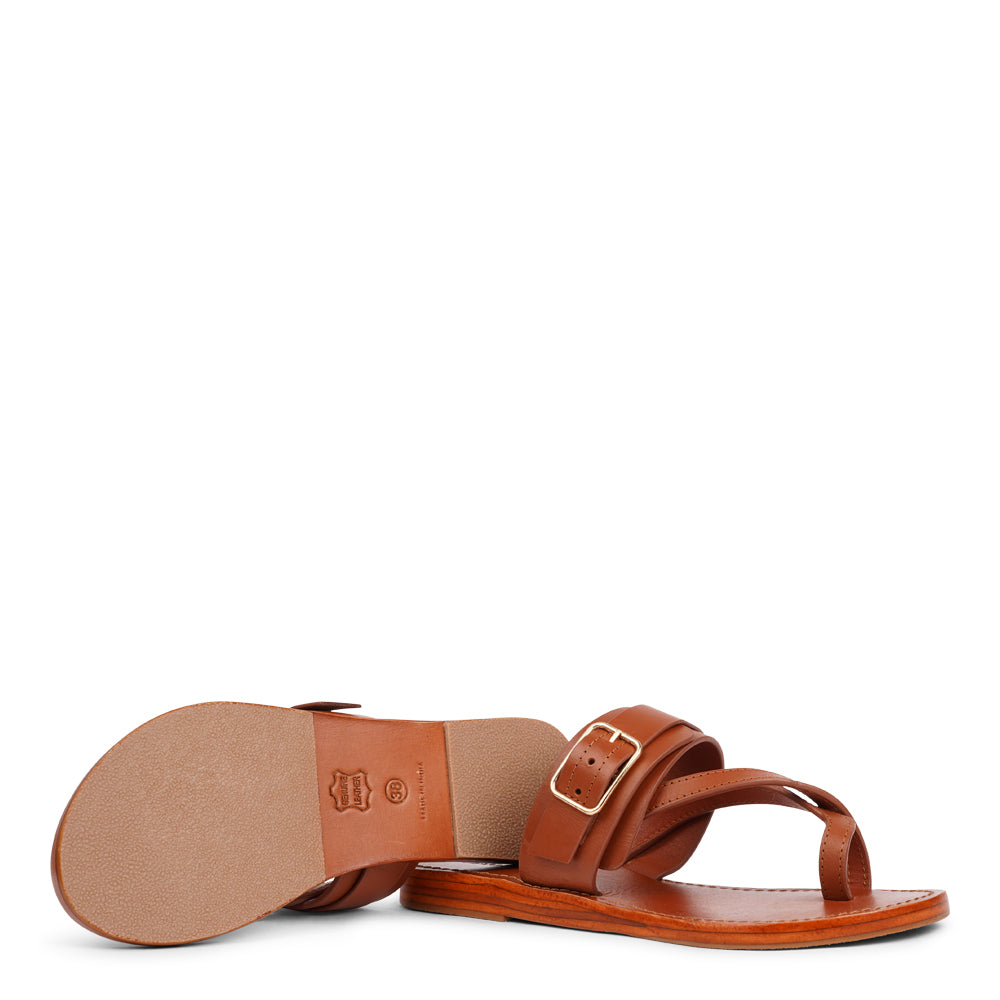 Meet Olio, our expertly handcrafted leather sandal that blends feminine charm with all-day wearability. Designed with a single adjustable buckle, it offers a secure, tailored fit that adapts effortlessly to your lifestyle.
Crafted from vegetable-tanned buffalo leather, the straps are soft, durable, and built to last. Finished with a leather sole and rubber grip, Olio ensures stability and comfort with every step—perfect for both relaxed days and dressed-up moments.