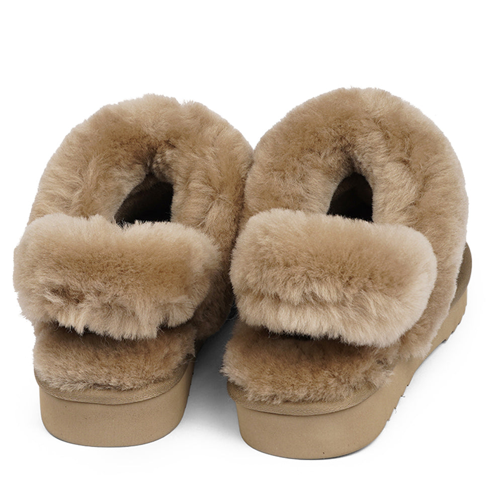 Double-Faced Shearling Mules with Detachable Heel Strap
Wrap your feet in warmth and comfort this autumn with our Lovelies shearling mules. Crafted from soft shearling and finished with a durable rubber sole, they combine luxurious coziness with everyday practicality. The detachable heel strap adds versatility, making them perfect for both lounging and stepping outside in style.